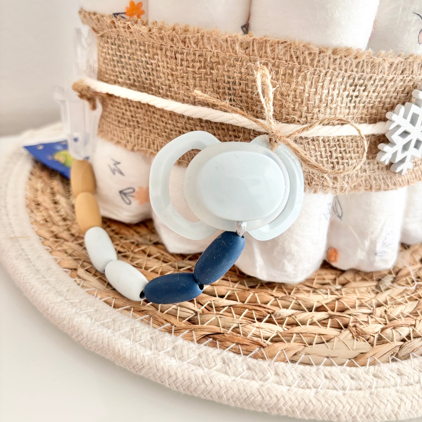 Windeltorte Eisbär, für Winterbaby Junge oder Mädchen, 25 Windeln, personalisierbar