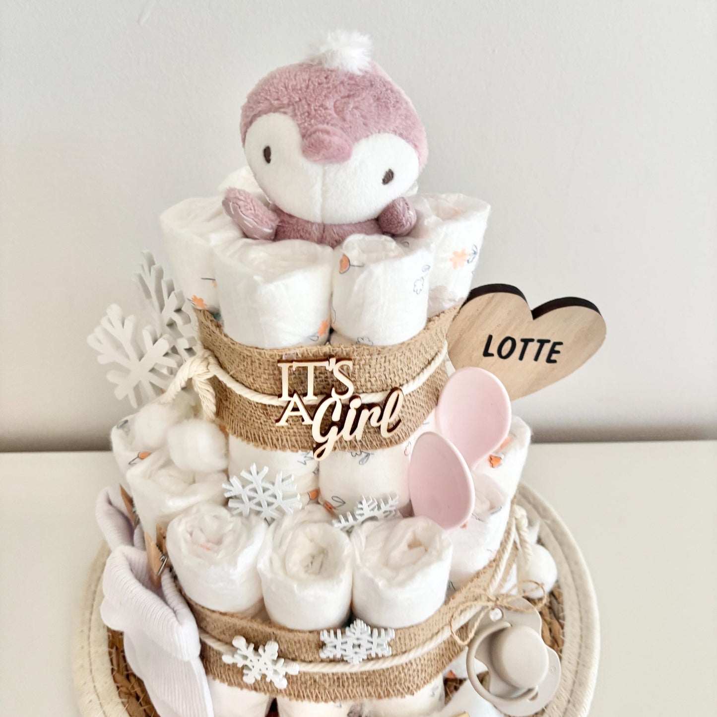 Windeltorte Pinguin, für Winterbaby Mädchen, 25 Windeln, personalisierbar